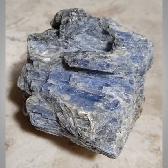 blue KYANITE stone rock crystal chunk : CHAKRA : serenity : honesty 01 - Picture 2 of 8